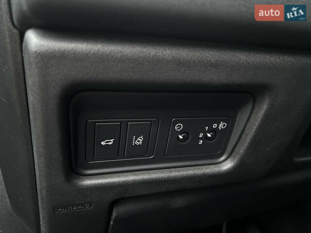 Сірий Ленд Ровер Discovery Sport, об'ємом двигуна 2 л та пробігом 10 тис. км за 18700 $, фото 19 на Automoto.ua