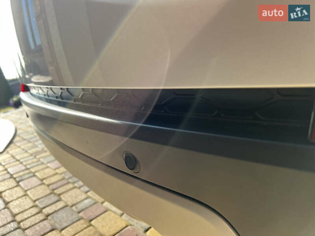 Серый Ленд Ровер Discovery Sport, объемом двигателя 2 л и пробегом 84 тыс. км за 20500 $, фото 51 на Automoto.ua