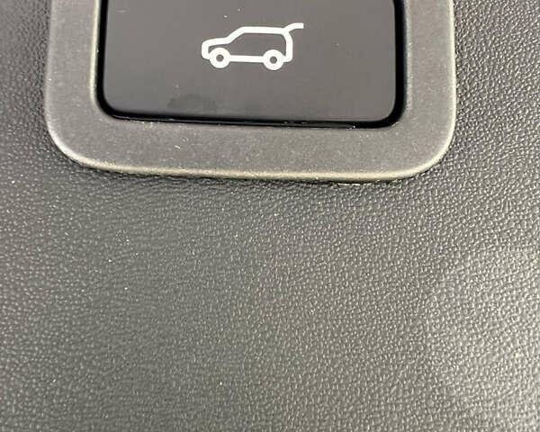 Серый Ленд Ровер Discovery Sport, объемом двигателя 2 л и пробегом 84 тыс. км за 20500 $, фото 56 на Automoto.ua