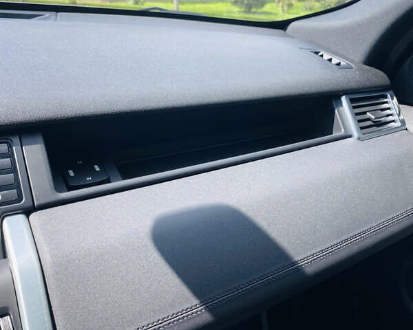 Серый Ленд Ровер Discovery Sport, объемом двигателя 2 л и пробегом 228 тыс. км за 20300 $, фото 17 на Automoto.ua