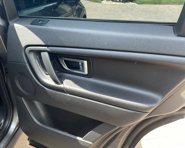 Серый Ленд Ровер Discovery Sport, объемом двигателя 2 л и пробегом 228 тыс. км за 20300 $, фото 10 на Automoto.ua