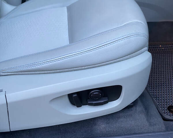 Серый Ленд Ровер Discovery Sport, объемом двигателя 2 л и пробегом 96 тыс. км за 19000 $, фото 29 на Automoto.ua