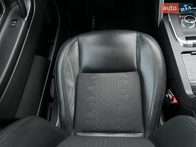 Сірий Ленд Ровер Discovery Sport, об'ємом двигуна 2 л та пробігом 10 тис. км за 18700 $, фото 29 на Automoto.ua