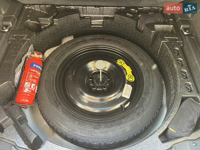 Серый Ленд Ровер Discovery Sport, объемом двигателя 2 л и пробегом 84 тыс. км за 20500 $, фото 54 на Automoto.ua