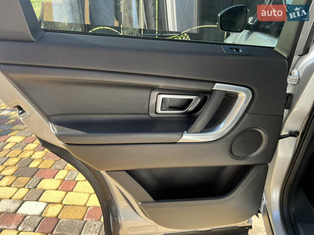 Серый Ленд Ровер Discovery Sport, объемом двигателя 2 л и пробегом 84 тыс. км за 22300 $, фото 44 на Automoto.ua