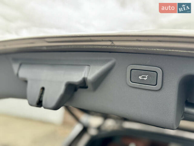 Сірий Ленд Ровер Discovery Sport, об'ємом двигуна 2.2 л та пробігом 139 тис. км за 23500 $, фото 22 на Automoto.ua