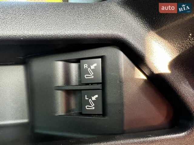 Серый Ленд Ровер Discovery Sport, объемом двигателя 2 л и пробегом 84 тыс. км за 22300 $, фото 55 на Automoto.ua