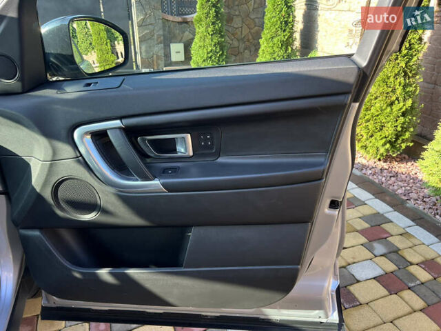 Серый Ленд Ровер Discovery Sport, объемом двигателя 2 л и пробегом 84 тыс. км за 22300 $, фото 48 на Automoto.ua