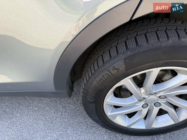 Серый Ленд Ровер Discovery Sport, объемом двигателя 2 л и пробегом 147 тыс. км за 23500 $, фото 11 на Automoto.ua