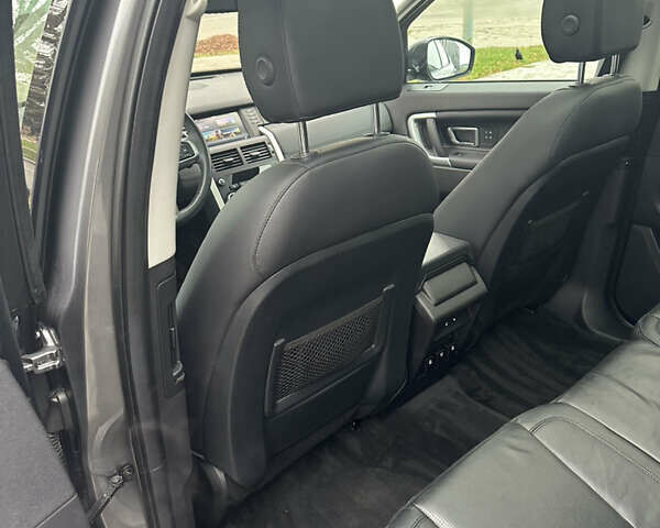 Сірий Ленд Ровер Discovery Sport, об'ємом двигуна 2 л та пробігом 92 тис. км за 17450 $, фото 16 на Automoto.ua
