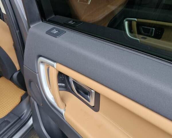 Серый Ленд Ровер Discovery Sport, объемом двигателя 2 л и пробегом 167 тыс. км за 21800 $, фото 14 на Automoto.ua