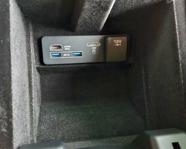 Серый Ленд Ровер Discovery Sport, объемом двигателя 2 л и пробегом 167 тыс. км за 21800 $, фото 12 на Automoto.ua