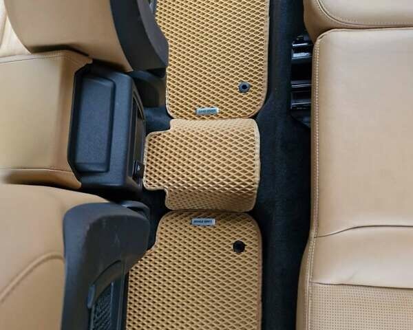 Серый Ленд Ровер Discovery Sport, объемом двигателя 2 л и пробегом 167 тыс. км за 21800 $, фото 13 на Automoto.ua