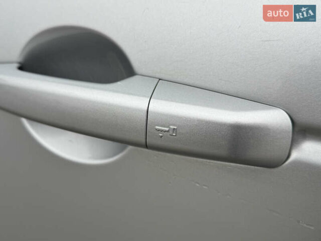 Серый Ленд Ровер Discovery Sport, объемом двигателя 2 л и пробегом 243 тыс. км за 19450 $, фото 14 на Automoto.ua