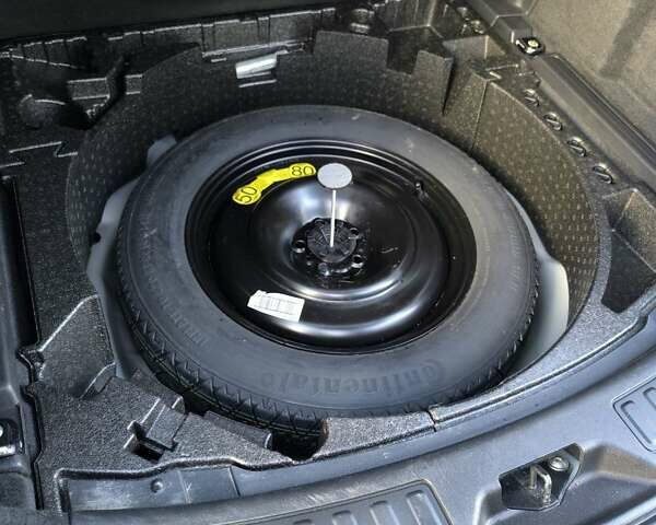 Серый Ленд Ровер Discovery Sport, объемом двигателя 2 л и пробегом 163 тыс. км за 15299 $, фото 16 на Automoto.ua