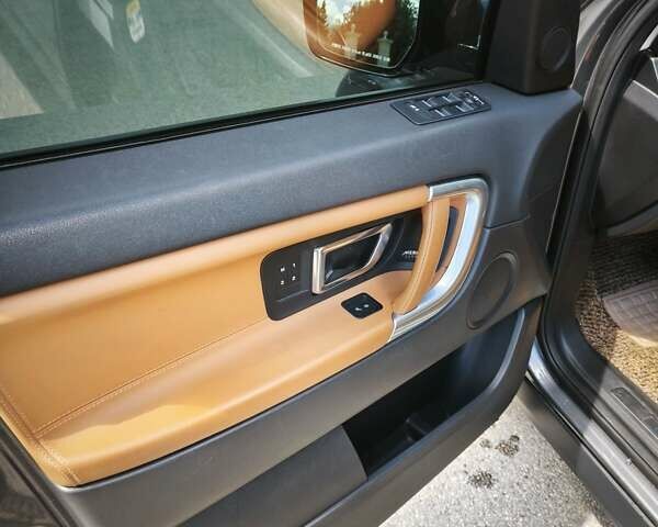 Серый Ленд Ровер Discovery Sport, объемом двигателя 2 л и пробегом 81 тыс. км за 20999 $, фото 6 на Automoto.ua