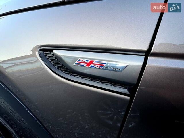 Ленд Ровер Discovery Sport 2017 в Хмельницком на Automoto.ua Серый Ленд Ровер Discovery Sport, объемом двигателя 2 л и пробегом 177 тыс. км за 19900 $, фото 13 на Automoto.ua