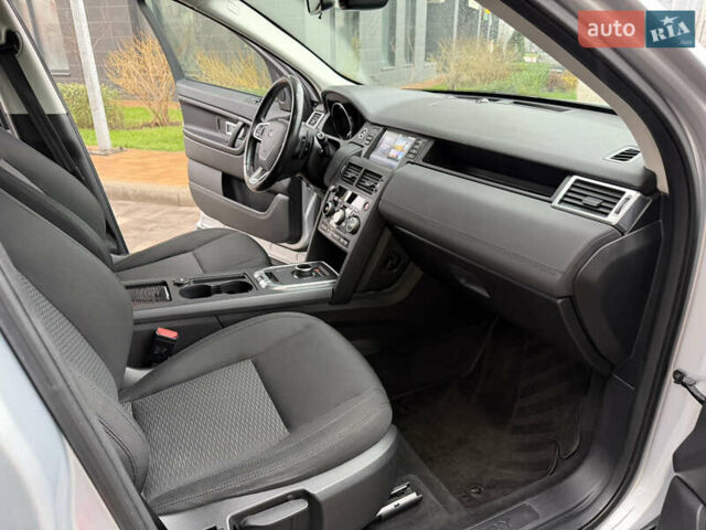 Сірий Ленд Ровер Discovery Sport, об'ємом двигуна 2 л та пробігом 136 тис. км за 19900 $, фото 17 на Automoto.ua
