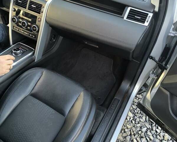 Серый Ленд Ровер Discovery Sport, объемом двигателя 2 л и пробегом 163 тыс. км за 15299 $, фото 15 на Automoto.ua