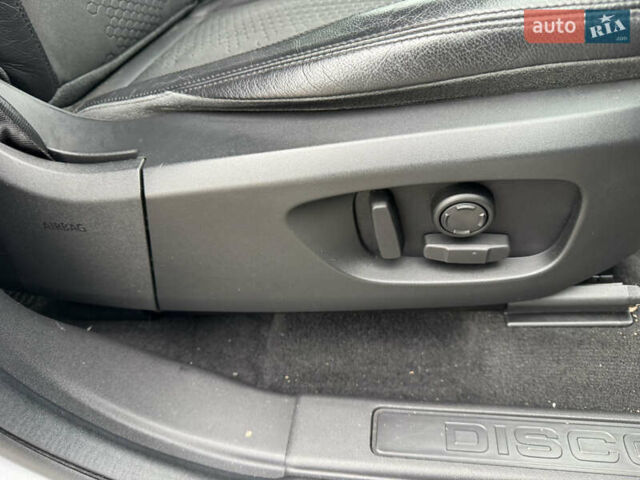 Серый Ленд Ровер Discovery Sport, объемом двигателя 2 л и пробегом 243 тыс. км за 19450 $, фото 28 на Automoto.ua