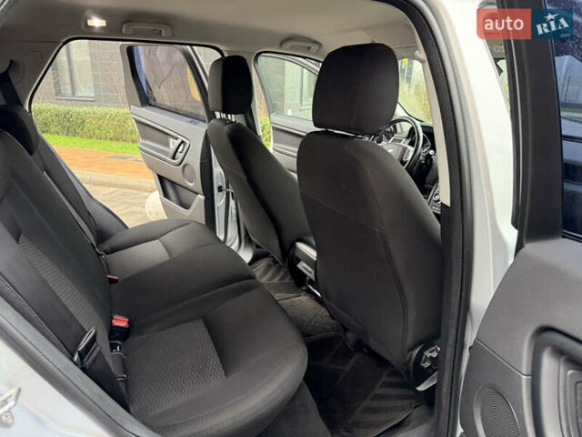Сірий Ленд Ровер Discovery Sport, об'ємом двигуна 2 л та пробігом 136 тис. км за 19900 $, фото 15 на Automoto.ua
