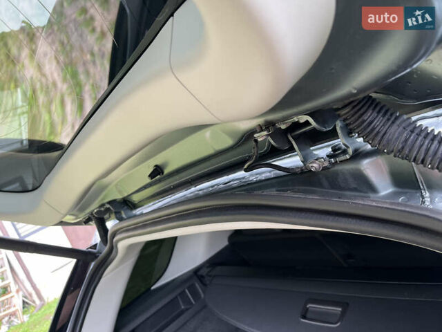 Серый Ленд Ровер Discovery Sport, объемом двигателя 2 л и пробегом 154 тыс. км за 18500 $, фото 16 на Automoto.ua