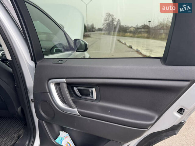 Серый Ленд Ровер Discovery Sport, объемом двигателя 2 л и пробегом 243 тыс. км за 19450 $, фото 26 на Automoto.ua