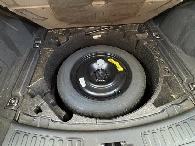 Серый Ленд Ровер Discovery Sport, объемом двигателя 2 л и пробегом 131 тыс. км за 17000 $, фото 22 на Automoto.ua