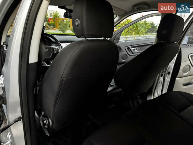 Серый Ленд Ровер Discovery Sport, объемом двигателя 2 л и пробегом 96 тыс. км за 19900 $, фото 13 на Automoto.ua