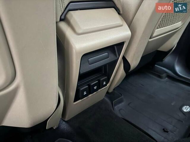 Серый Ленд Ровер Discovery Sport, объемом двигателя 2 л и пробегом 51 тыс. км за 22000 $, фото 48 на Automoto.ua