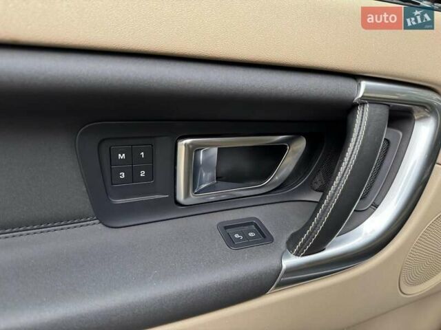 Серый Ленд Ровер Discovery Sport, объемом двигателя 2 л и пробегом 51 тыс. км за 22000 $, фото 44 на Automoto.ua