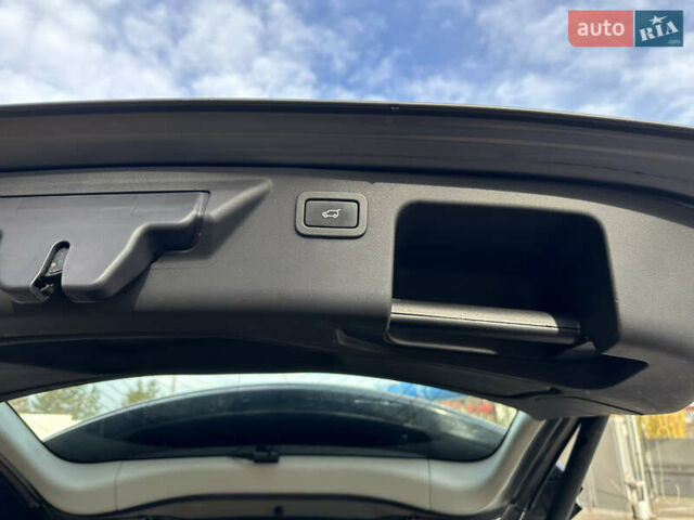 Серый Ленд Ровер Discovery Sport, объемом двигателя 2 л и пробегом 167 тыс. км за 21999 $, фото 21 на Automoto.ua