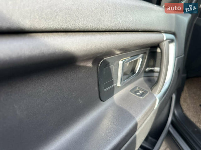 Серый Ленд Ровер Discovery Sport, объемом двигателя 2 л и пробегом 167 тыс. км за 21999 $, фото 24 на Automoto.ua