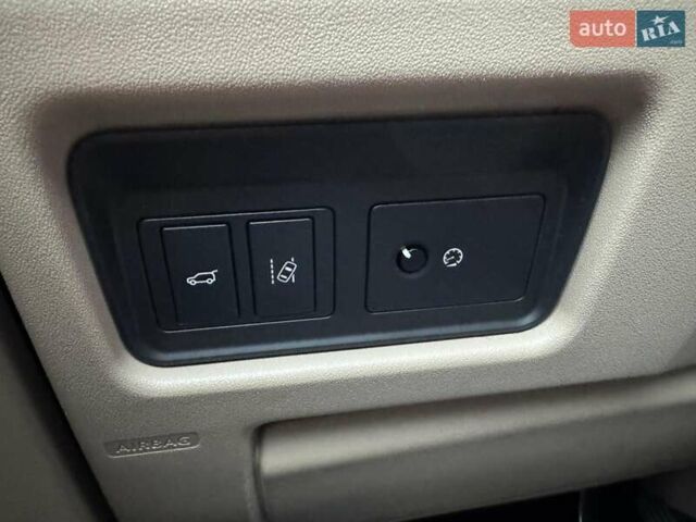 Серый Ленд Ровер Discovery Sport, объемом двигателя 2 л и пробегом 51 тыс. км за 22000 $, фото 66 на Automoto.ua