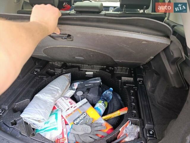 Серый Ленд Ровер Discovery Sport, объемом двигателя 2 л и пробегом 93 тыс. км за 22000 $, фото 42 на Automoto.ua