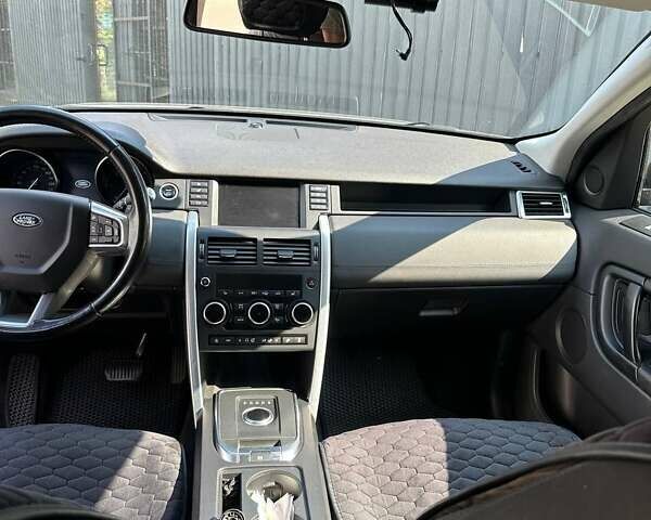 Серый Ленд Ровер Discovery Sport, объемом двигателя 2 л и пробегом 150 тыс. км за 19900 $, фото 2 на Automoto.ua