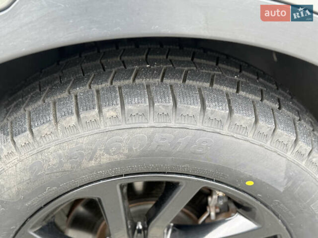 Серый Ленд Ровер Discovery Sport, объемом двигателя 2 л и пробегом 167 тыс. км за 16999 $, фото 24 на Automoto.ua