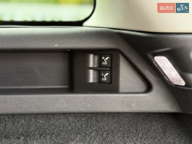 Серый Ленд Ровер Discovery Sport, объемом двигателя 2 л и пробегом 167 тыс. км за 16999 $, фото 22 на Automoto.ua