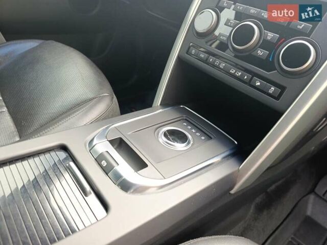 Серый Ленд Ровер Discovery Sport, объемом двигателя 2 л и пробегом 93 тыс. км за 22000 $, фото 20 на Automoto.ua