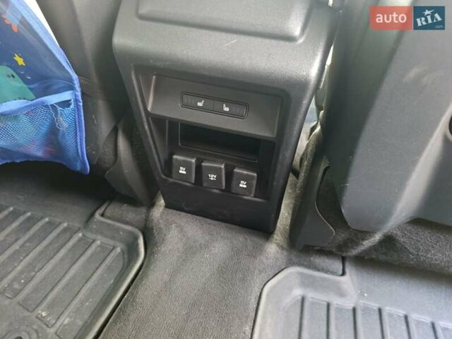 Серый Ленд Ровер Discovery Sport, объемом двигателя 2 л и пробегом 93 тыс. км за 22000 $, фото 28 на Automoto.ua