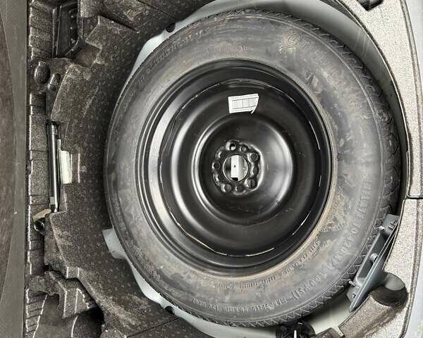 Серый Ленд Ровер Discovery Sport, объемом двигателя 2 л и пробегом 246 тыс. км за 12900 $, фото 9 на Automoto.ua