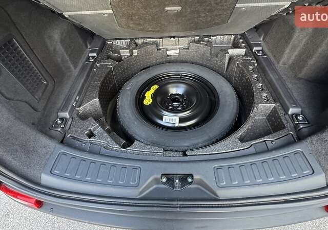 Серый Ленд Ровер Discovery Sport, объемом двигателя 2 л и пробегом 58 тыс. км за 23500 $, фото 34 на Automoto.ua