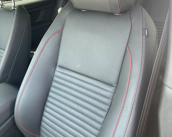 Серый Ленд Ровер Discovery Sport, объемом двигателя 2 л и пробегом 7 тыс. км за 55000 $, фото 31 на Automoto.ua