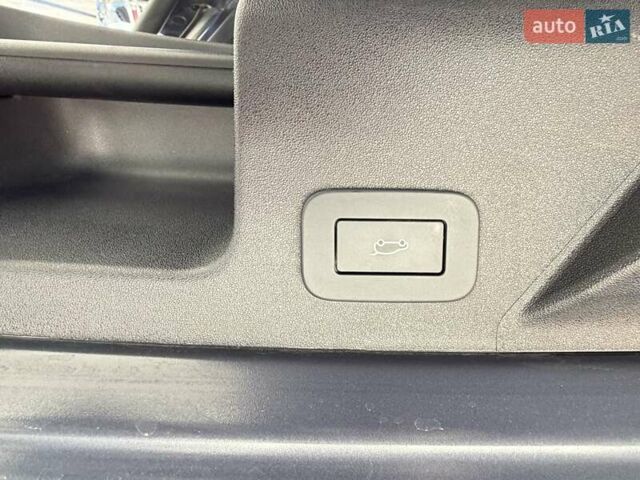 Серый Ленд Ровер Discovery Sport, объемом двигателя 2 л и пробегом 1 тыс. км за 47000 $, фото 26 на Automoto.ua