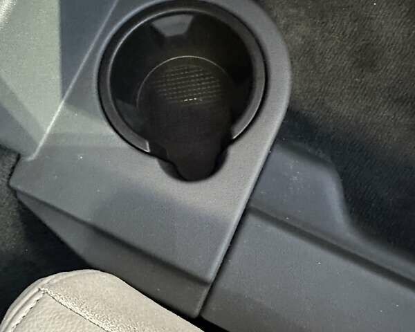 Синій Ленд Ровер Discovery Sport, об'ємом двигуна 2 л та пробігом 190 тис. км за 16800 $, фото 98 на Automoto.ua