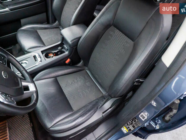 Синий Ленд Ровер Discovery Sport, объемом двигателя 2 л и пробегом 102 тыс. км за 26938 $, фото 13 на Automoto.ua