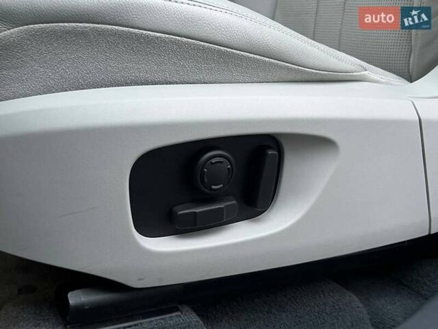 Синий Ленд Ровер Discovery Sport, объемом двигателя 2 л и пробегом 123 тыс. км за 20990 $, фото 21 на Automoto.ua