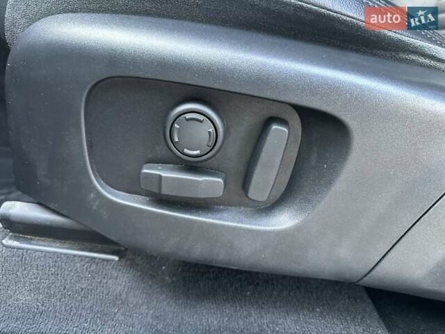 Синий Ленд Ровер Discovery Sport, объемом двигателя 2 л и пробегом 49 тыс. км за 31100 $, фото 35 на Automoto.ua