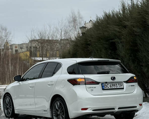 Білий Лексус СТ, об'ємом двигуна 1.8 л та пробігом 205 тис. км за 12500 $, фото 9 на Automoto.ua