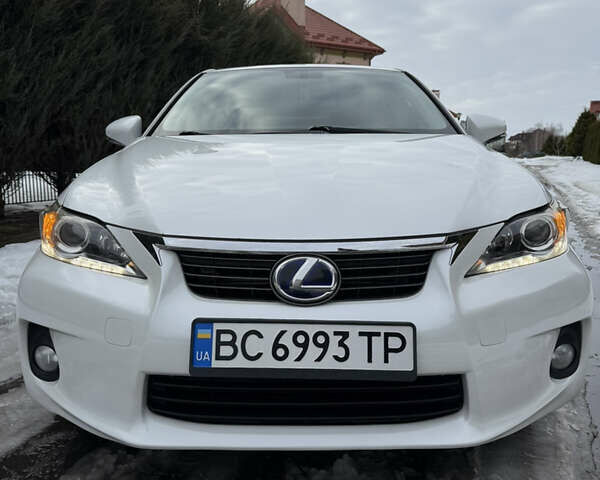 Білий Лексус СТ, об'ємом двигуна 1.8 л та пробігом 205 тис. км за 12500 $, фото 6 на Automoto.ua